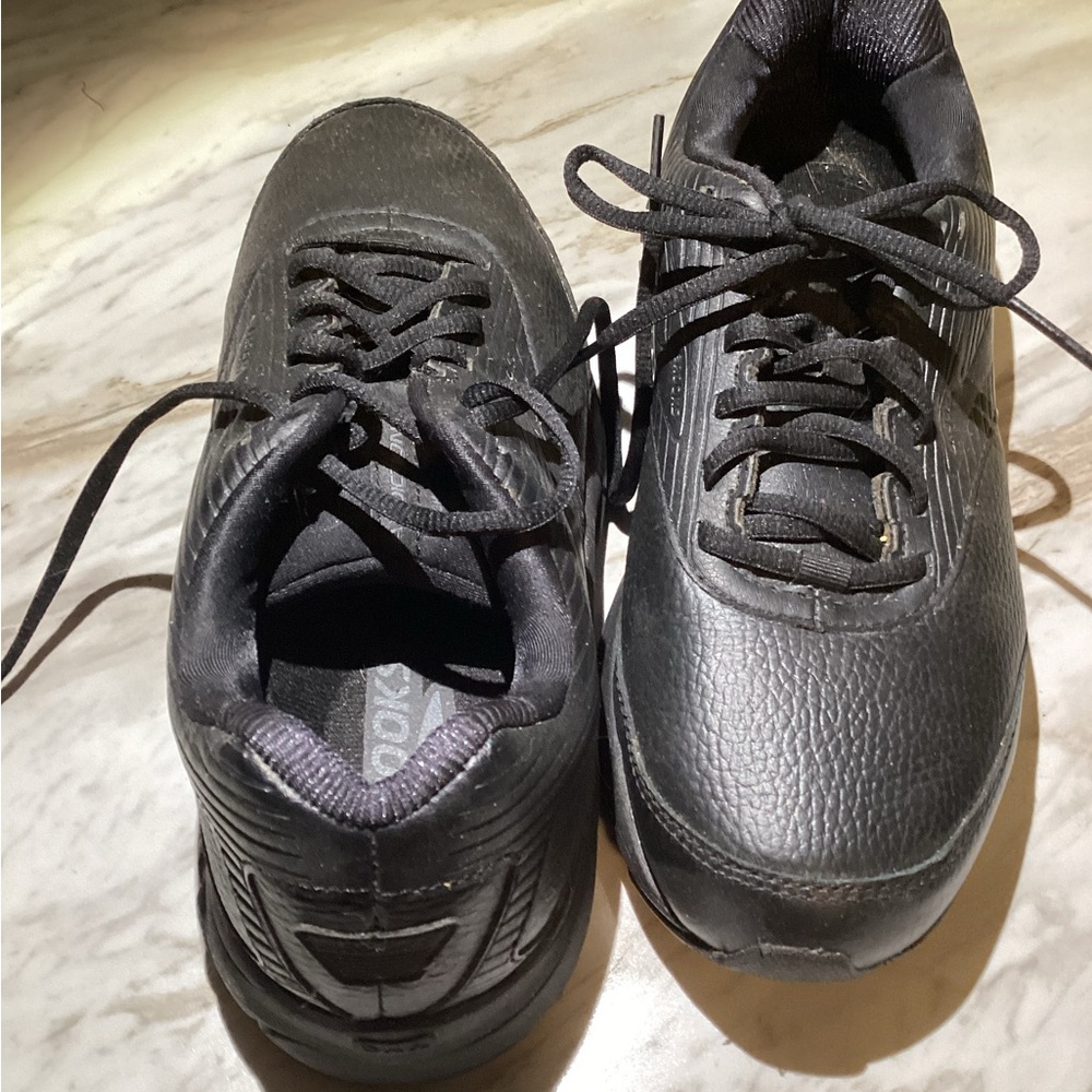 Brooks women’s walking shoes